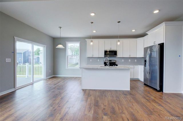 659 Round Rock Dr, Howell, MI 48843