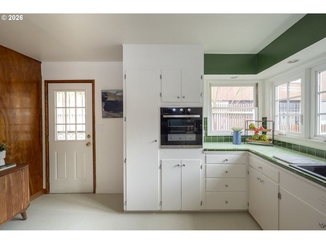 1527 N EMERSON St, Portland, OR 97217