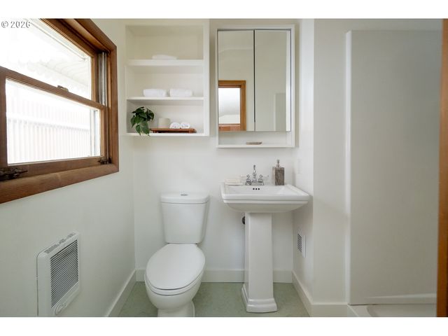 1527 N EMERSON St, Portland, OR 97217