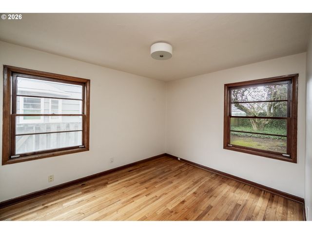 1527 N EMERSON St, Portland, OR 97217