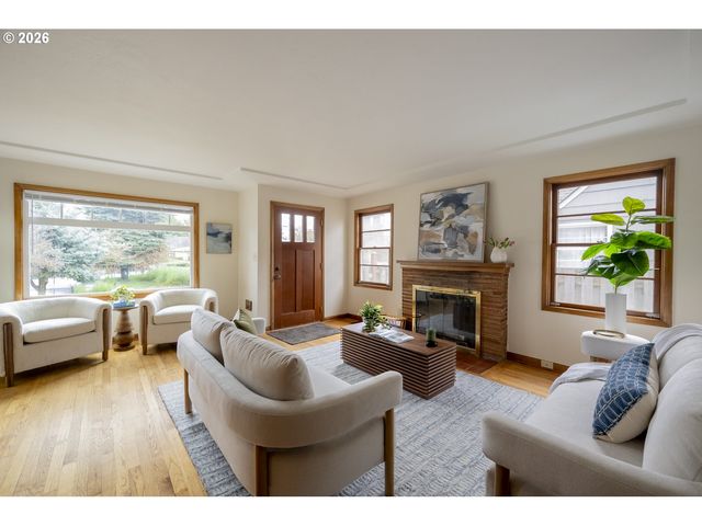 1527 N EMERSON St, Portland, OR 97217