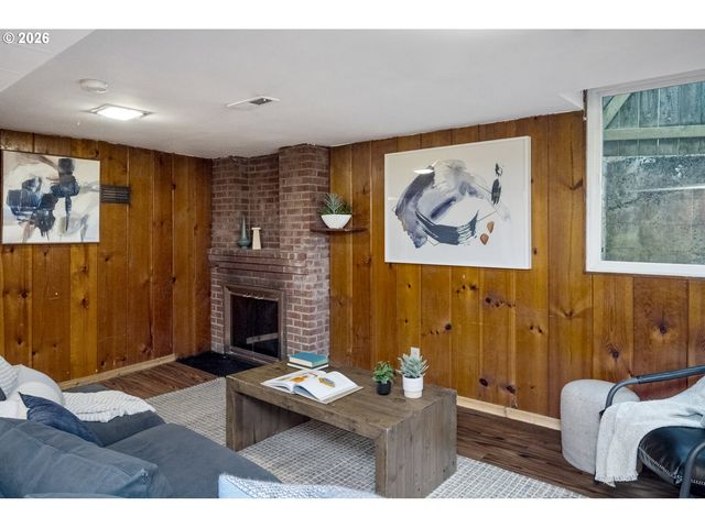 1527 N EMERSON St, Portland, OR 97217