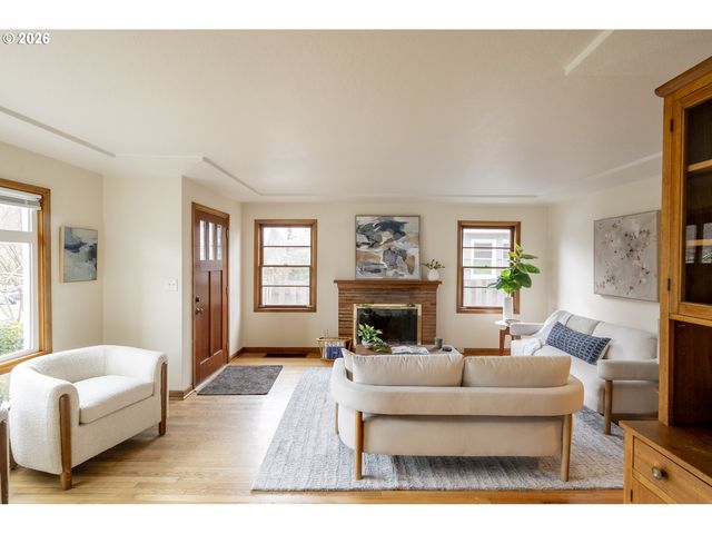 1527 N EMERSON St, Portland, OR 97217