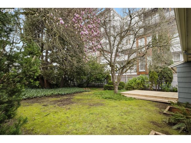 1527 N EMERSON St, Portland, OR 97217