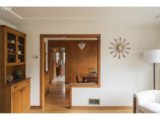 1527 N EMERSON St, Portland, OR 97217