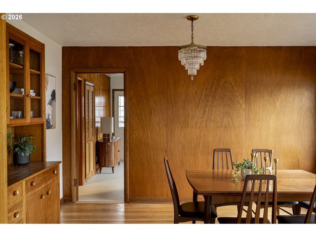 1527 N EMERSON St, Portland, OR 97217