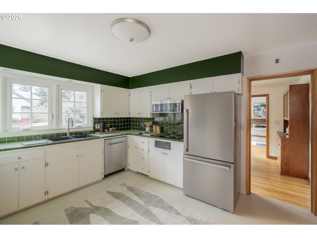 1527 N EMERSON St, Portland, OR 97217