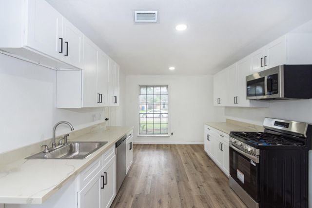 1918 Deerhurst Lane, Houston, TX 77088