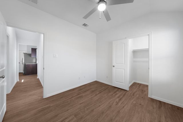 206 Still Glen Drive, Terrell, TX 75160