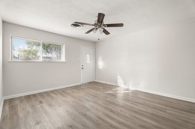 2808 28th Avenue N, Texas City, TX 77590