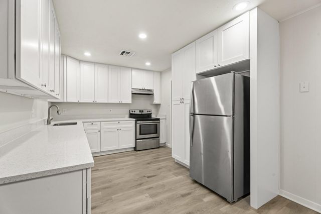 2808 28th Avenue N, Texas City, TX 77590