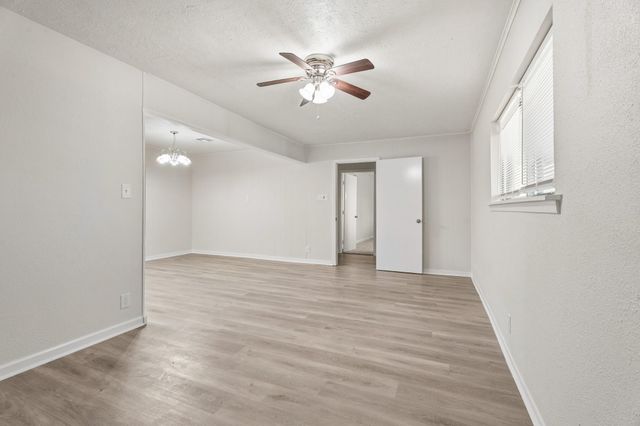 2808 28th Avenue N, Texas City, TX 77590