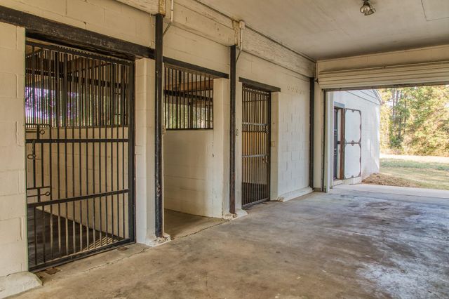 3927 N Fm 1486 Road, Montgomery, TX 77356