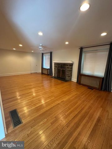 912 LINDALE AVE, Drexel Hill, PA 19026