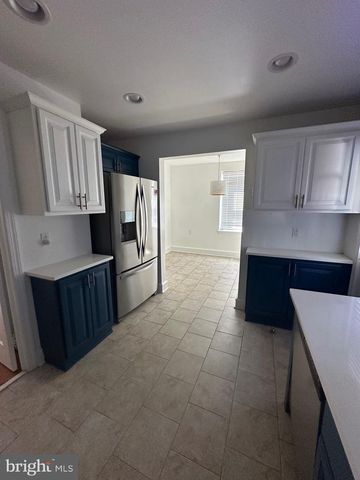 912 LINDALE AVE, Drexel Hill, PA 19026