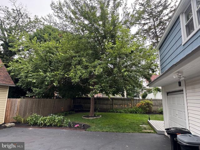 912 LINDALE AVE, Drexel Hill, PA 19026