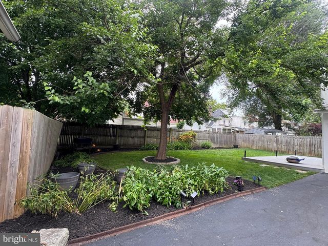 912 LINDALE AVE, Drexel Hill, PA 19026