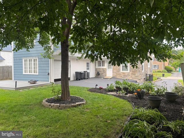 912 LINDALE AVE, Drexel Hill, PA 19026