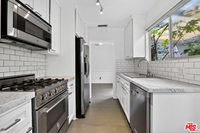 408 Kendall Avenue, Los Angeles, CA 90042