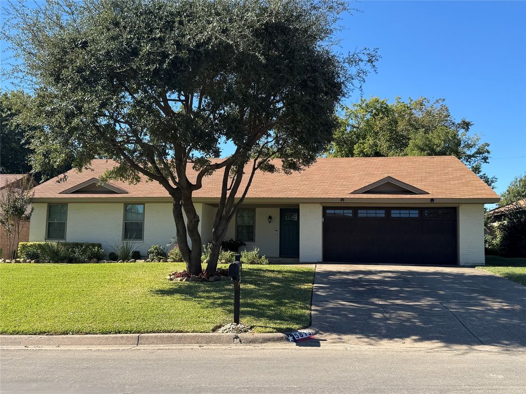 5813 Steeplewood Drive, North Richland Hills, TX 76180