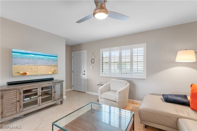 788 Park Shore DR B34, Naples, FL 34103