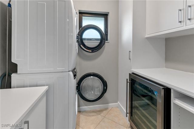 788 Park Shore DR B34, Naples, FL 34103