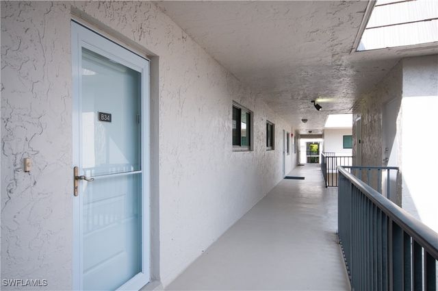 788 Park Shore DR B34, Naples, FL 34103