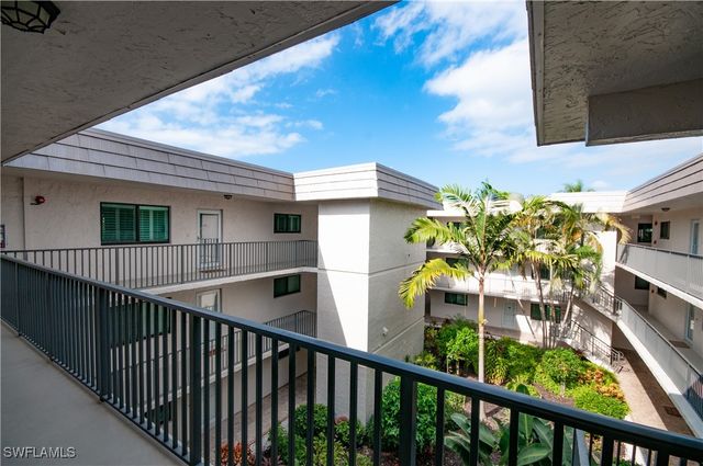 788 Park Shore DR B34, Naples, FL 34103