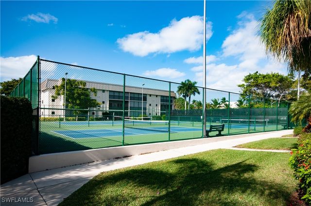 788 Park Shore DR B34, Naples, FL 34103