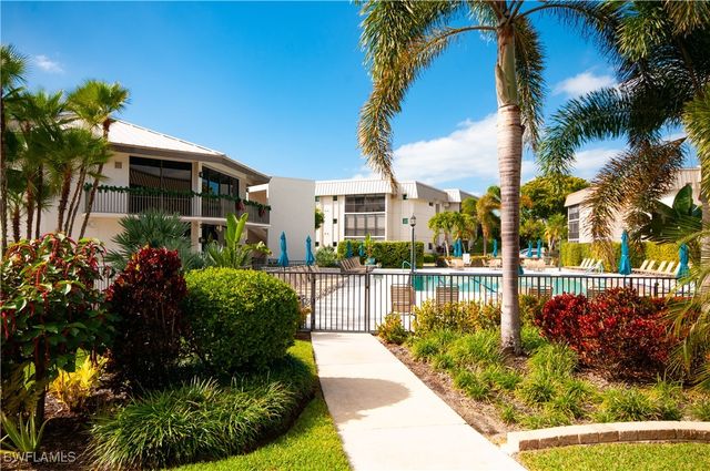 788 Park Shore DR B34, Naples, FL 34103