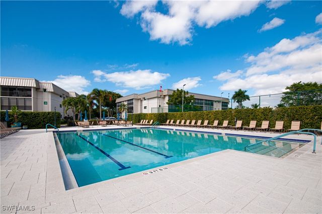 788 Park Shore DR B34, Naples, FL 34103