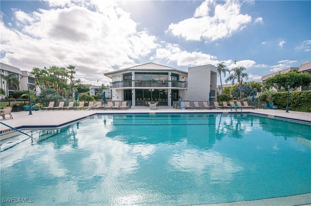 788 Park Shore DR B34, Naples, FL 34103