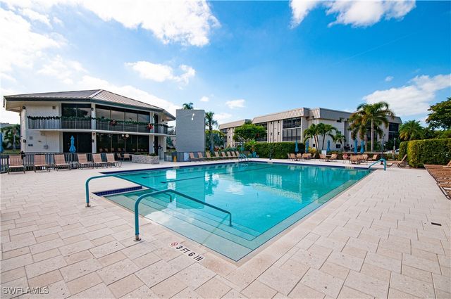 788 Park Shore DR B34, Naples, FL 34103
