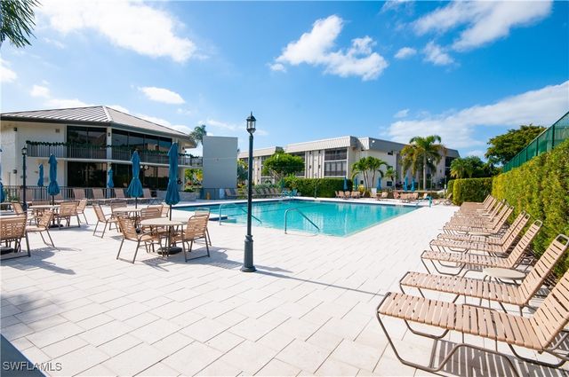 788 Park Shore DR B34, Naples, FL 34103