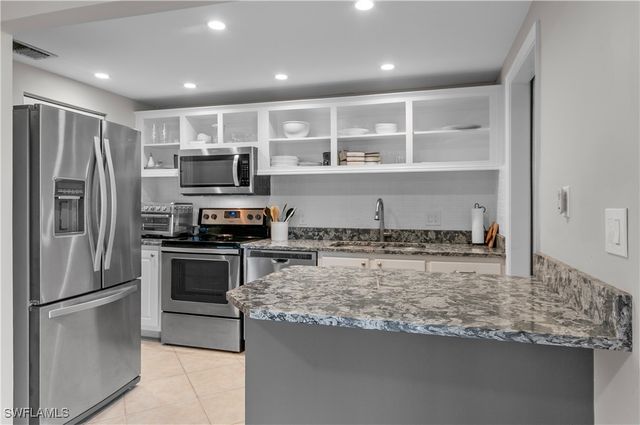 788 Park Shore DR B34, Naples, FL 34103