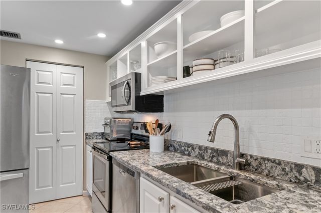 788 Park Shore DR B34, Naples, FL 34103