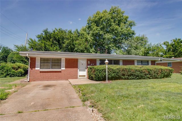 5 Columbus Drive, Belleville, IL 62226