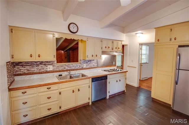 5 Columbus Drive, Belleville, IL 62226