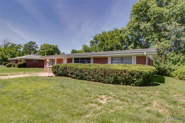 5 Columbus Drive, Belleville, IL 62226