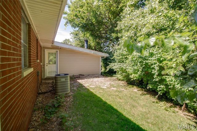5 Columbus Drive, Belleville, IL 62226