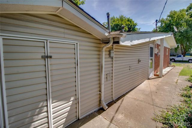 5 Columbus Drive, Belleville, IL 62226