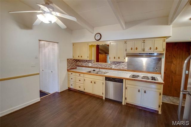 5 Columbus Drive, Belleville, IL 62226