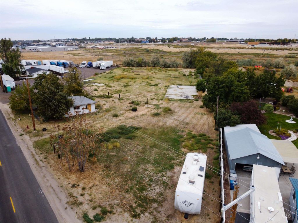 2703 E Chicago St, Caldwell, ID 83605 photo 4