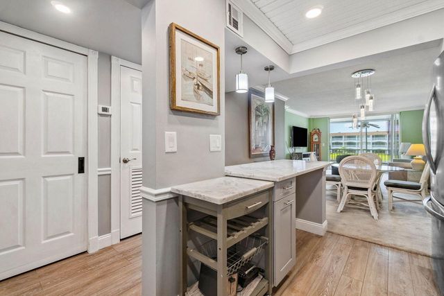 100 Paradise Harbour Boulevard 208, North Palm Beach, FL 33408