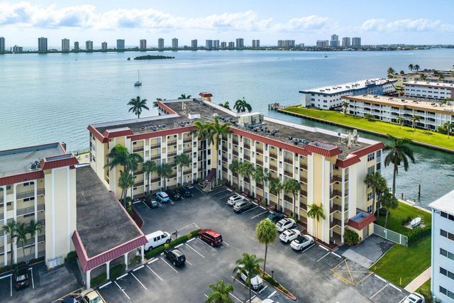 100 Paradise Harbour Boulevard 208, North Palm Beach, FL 33408