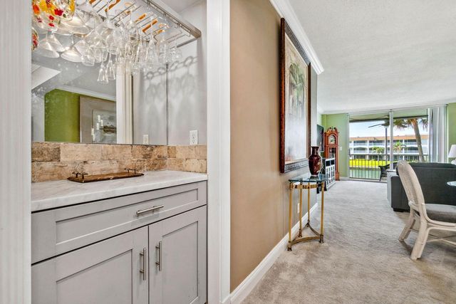 100 Paradise Harbour Boulevard 208, North Palm Beach, FL 33408