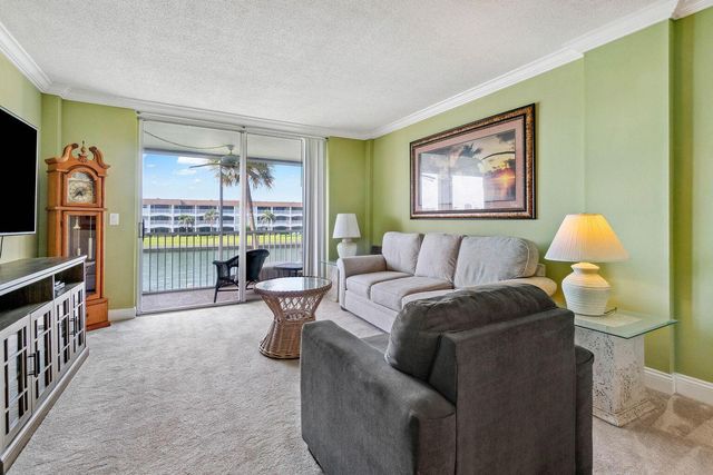 100 Paradise Harbour Boulevard 208, North Palm Beach, FL 33408
