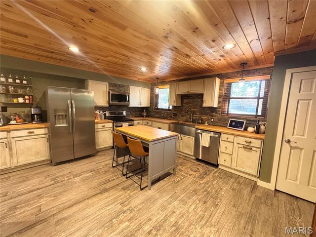 42 Sherwood Estates Lane, Hannibal, MO 63401