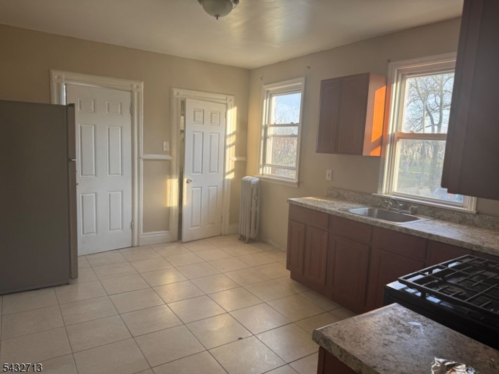 2 Hawthorne Pl, East Orange City, NJ 07018 — photo 4