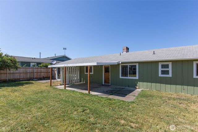 717 E Spruce Street, Sequim, WA 98382